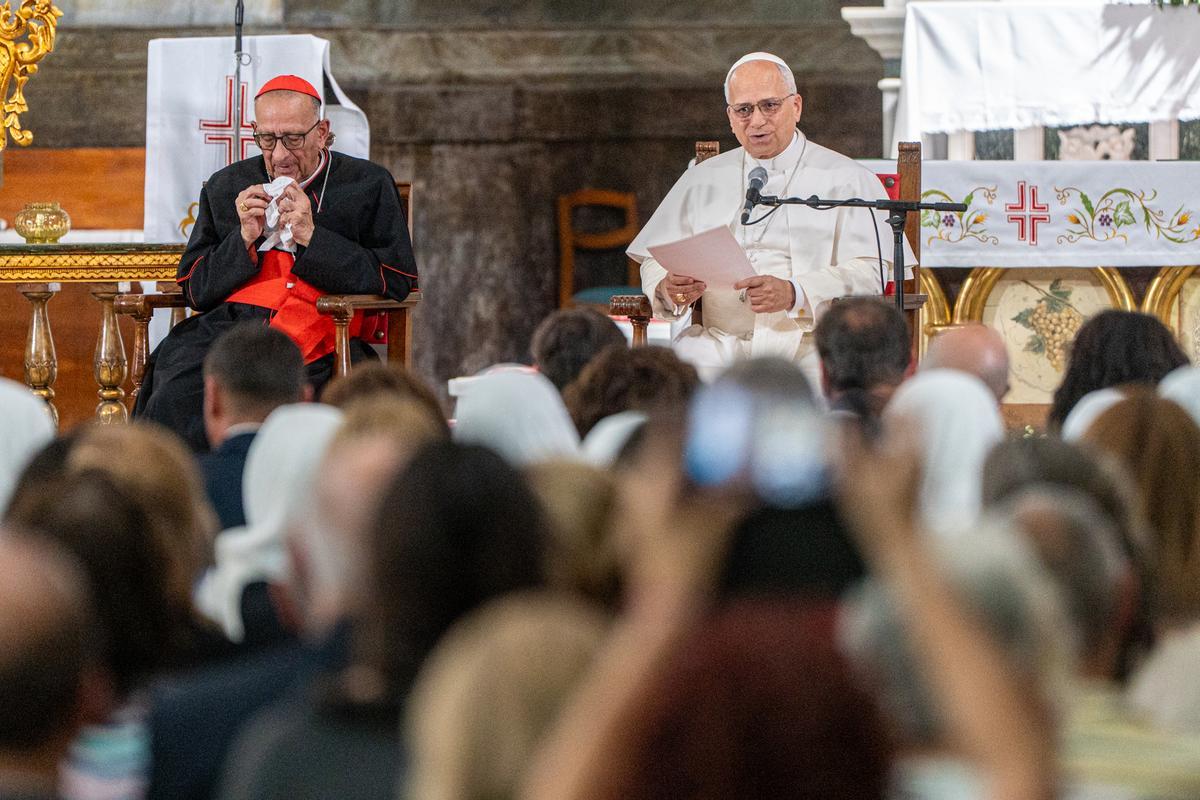 La visita del Papa León XIV en la parroquia de Sant Agustí del Raval