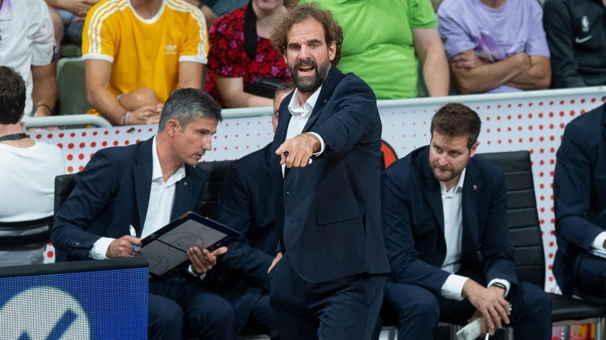 Roger Grimau, dando instrucciones ante el Real Madrid