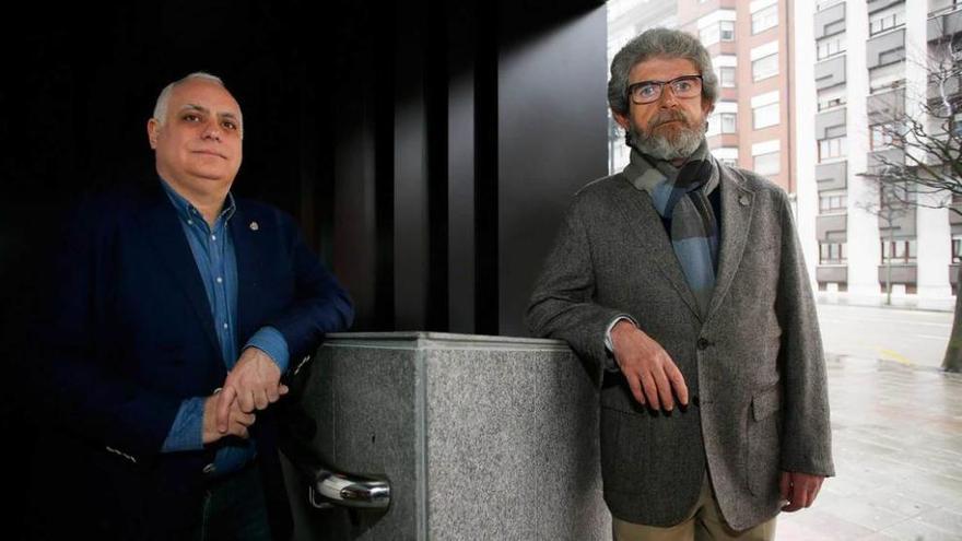 Faustino Braña y Miguel Ángel Perianes, vicepresidente y presidente de la Asociación de Criminólogos de Asturias, respectivamente.