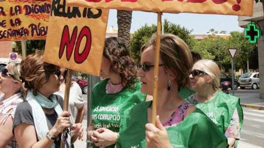 Cacerolada y chorizos por los recortes