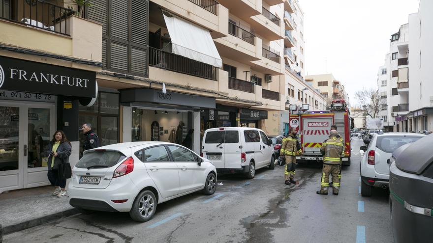 Herido leve al intentar apagar un incendio en su casa de Ibiza