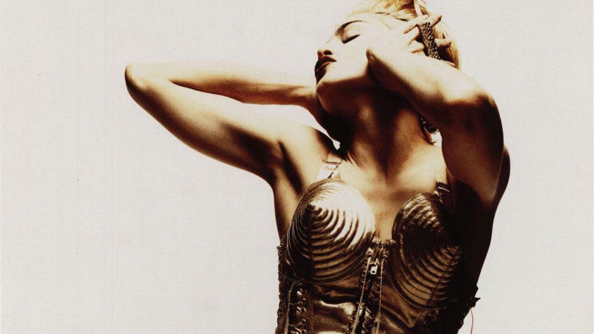Madonna viralizó el corsé de conos de Jean Paul Gaultier, en su gira ’Express Yourself’ de 1993.