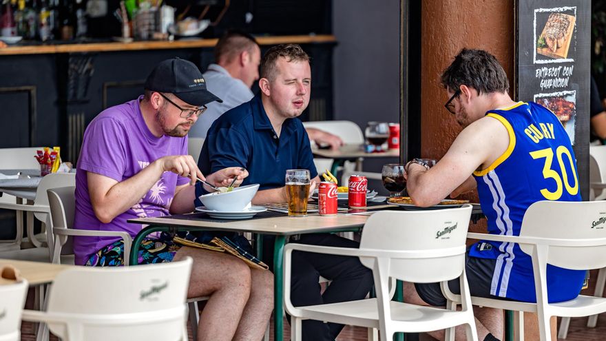 Disminuye el gasto de los españoles en restaurantes y aumenta el de los británicos