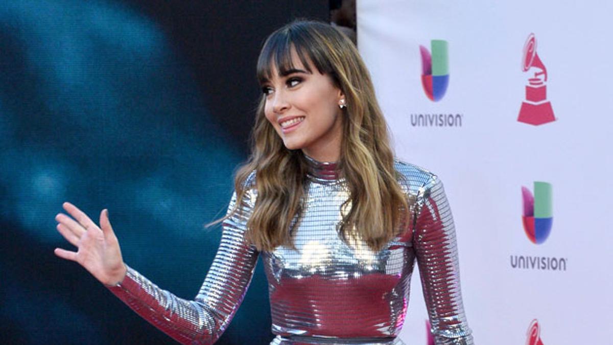 Aitana Ocaña con look plateado en los Grammy Latinos