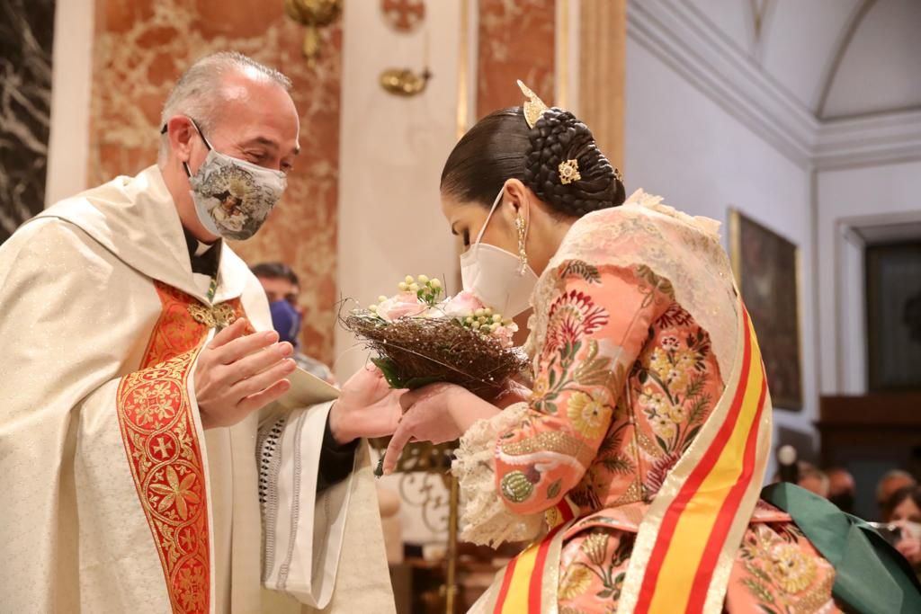 La visita a la Virgen concluye el fin de semana de exaltaciones falleras