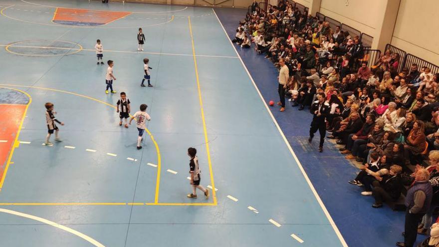 La escuela de fútbol sala empieza a competir con otros pueblos de la zona
