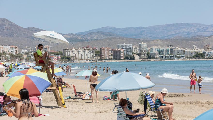 Consejos para un baño seguro este verano en Alicante
