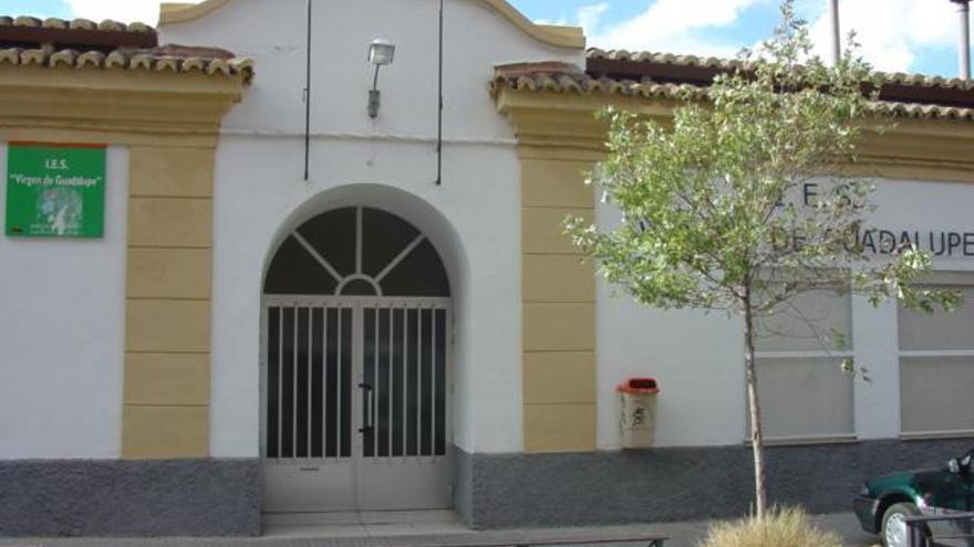 Cierran tres aulas en el instituto Virgen de Guadalupe de Cáceres por cinco positivos de covid