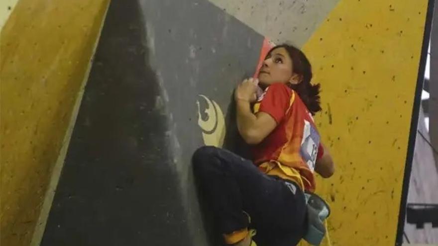 Lucia Sempere en la prueba de escalada.