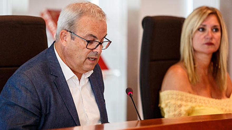 El presidente, Vicent Torres, ayer durante la lectura de su discurso.