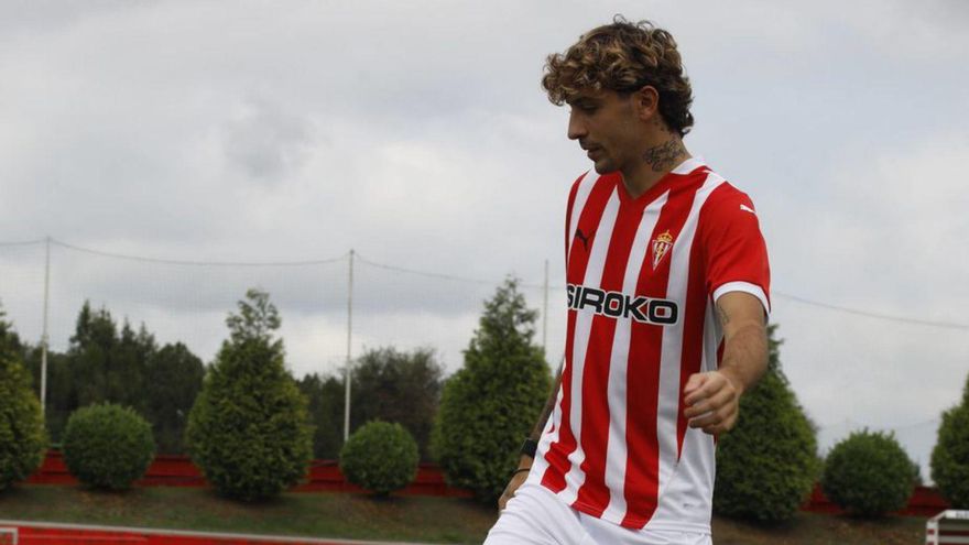 Gelabert, durante su presentación con el Sporting. | ÁNGEL GONZÁLEZ