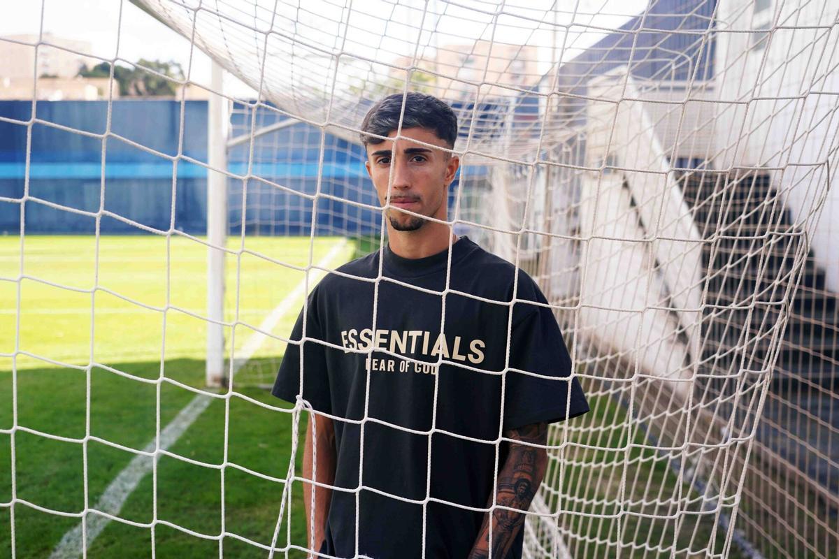 MLG 22-10-2025.-David Larrubia, jugador del Málaga C. F, en un momento de la entrevista