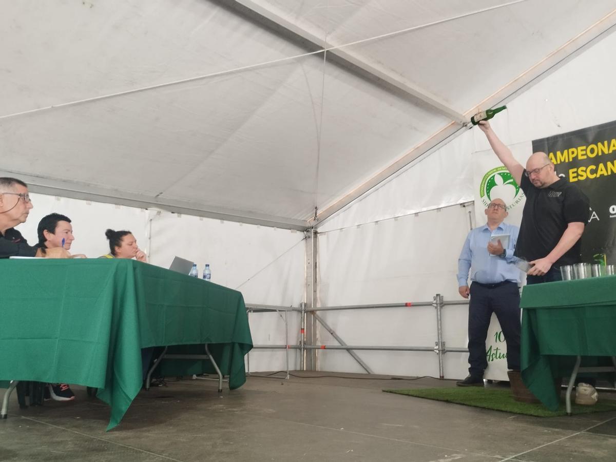 El Concurso de Escanciadores de Llanera, en imágenes El Concurso de Escanciadores de Llanera, en imágenes