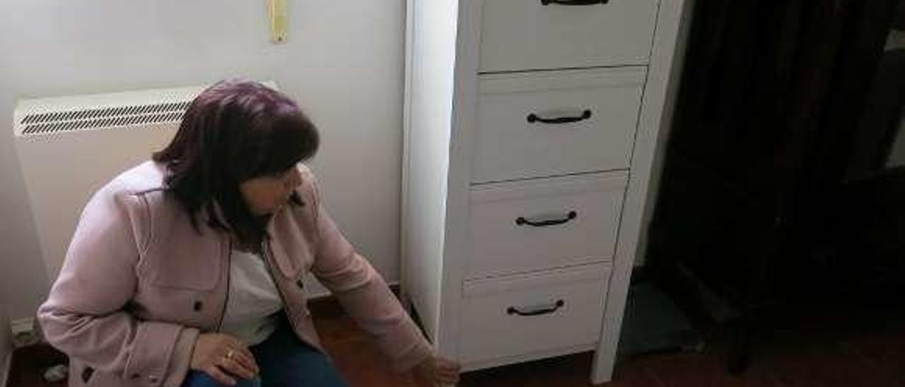Charo Alonso explica cómo los muebles no podían tocar el suelo para que no se mojaran.