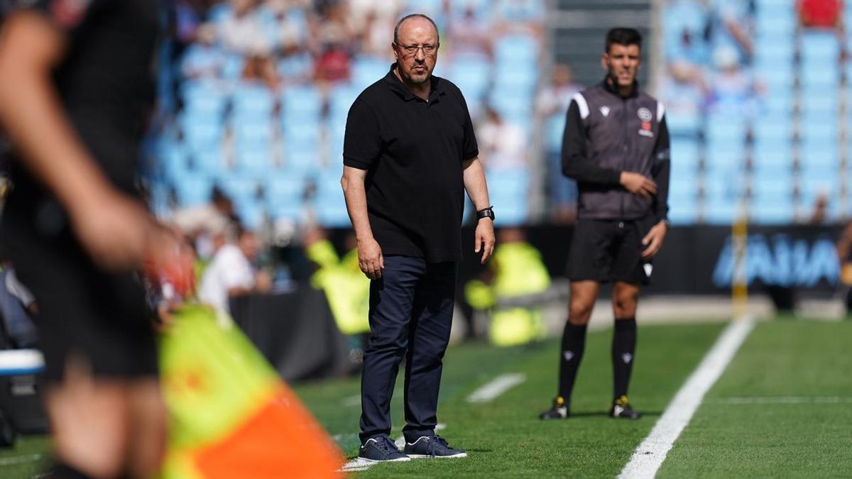 Rafa Benítez durante un partido en Balaídos