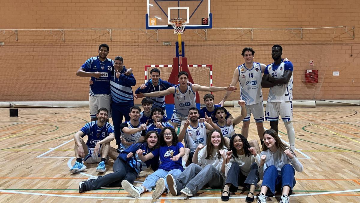 El Eset Ontinet celebra la victoria ante el SCD Carolinas.