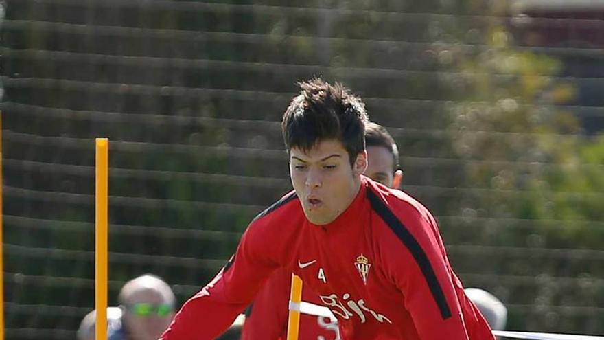 Jorge Meré, durante el entrenamiento de ayer.