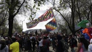 Un grupos de manifestantes en las calles de Ecuador.