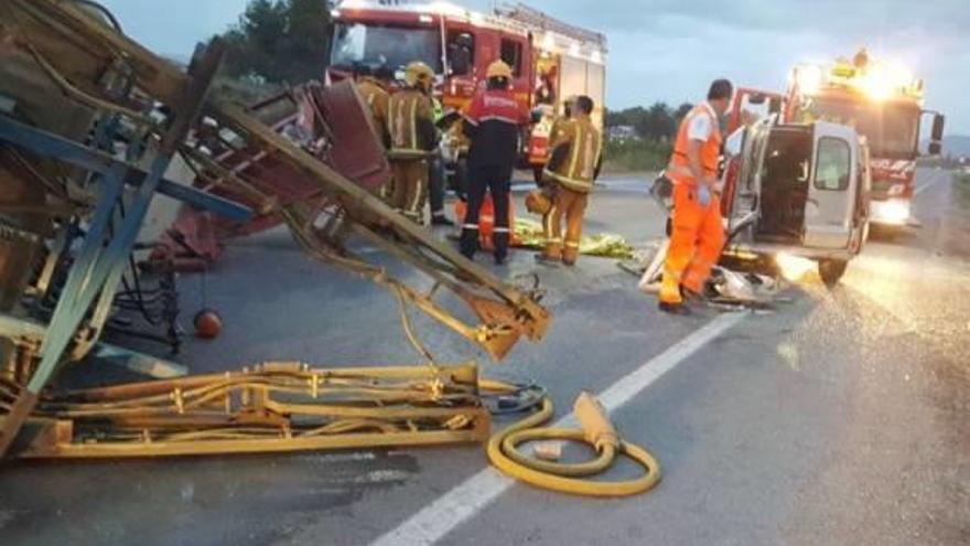 Una imagen del accidente ocurrido a primera hora de ayer en Orihuela.