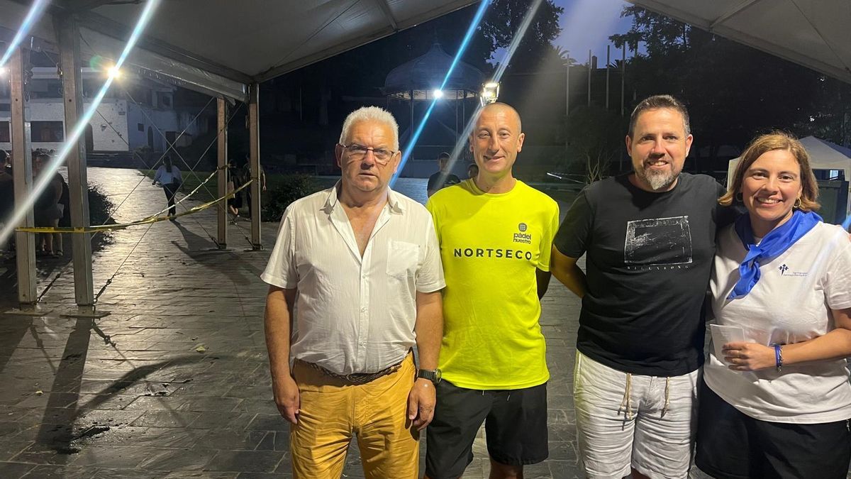 Álvaro García, Adolfo Miranda, el concejal Diego Nieto y Raquel Álvarez, este viernes, tras finalizar el concurso.