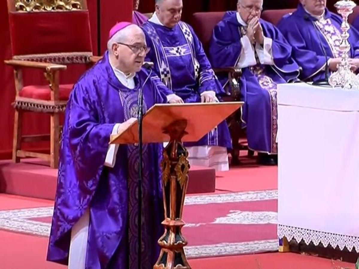 Las imágenes de la misa funeral por las víctimas del accidente de trenes de Adamuz. Las imágenes de la misa funeral por las víctimas del accidente de trenes de Adamuz.