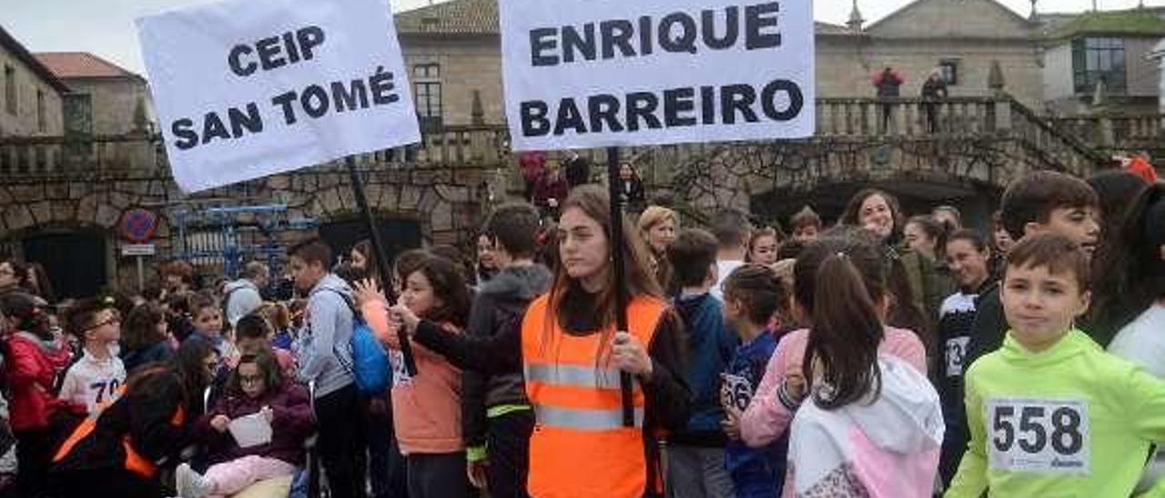 Alumnos de dos de los colegios de Cambados. // Noé Parga