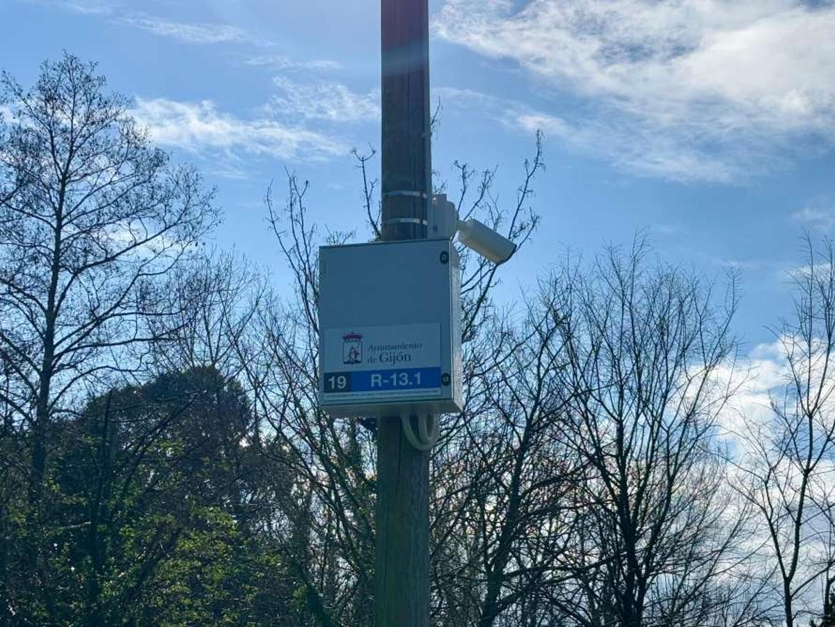 Una de las cámaras instalada en la zona rural.