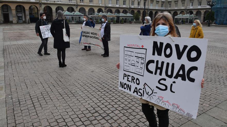 Protesta en María Pita de afectados por la ampliación del CHUAC