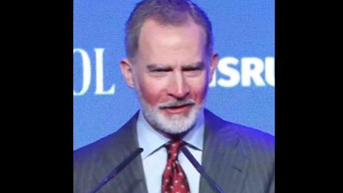 El rey Felipe VI quemado por el sol.
