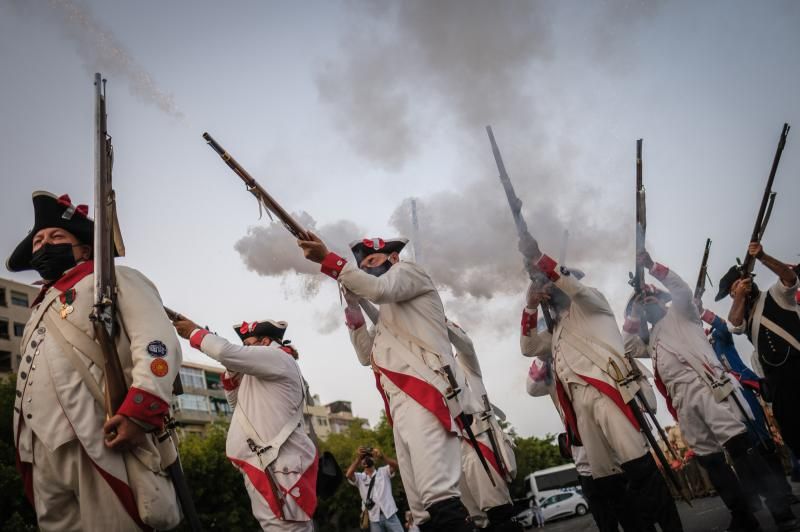 Homenaje a los caídos durante el 25 de julio de 1797 en el Cuartel de Almeyda