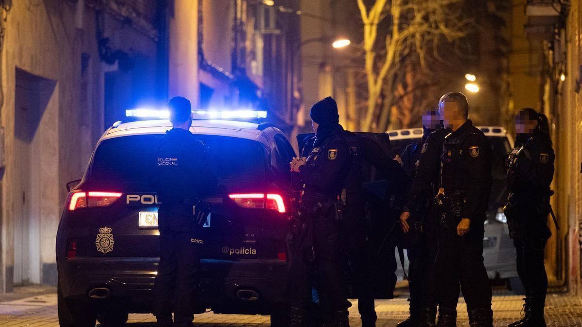Operativo policial por una reyerta con machetes entre los Dominican Don´t Play y los Blue Demons en Las Delicias, el 19 de diciembre de 2025.
