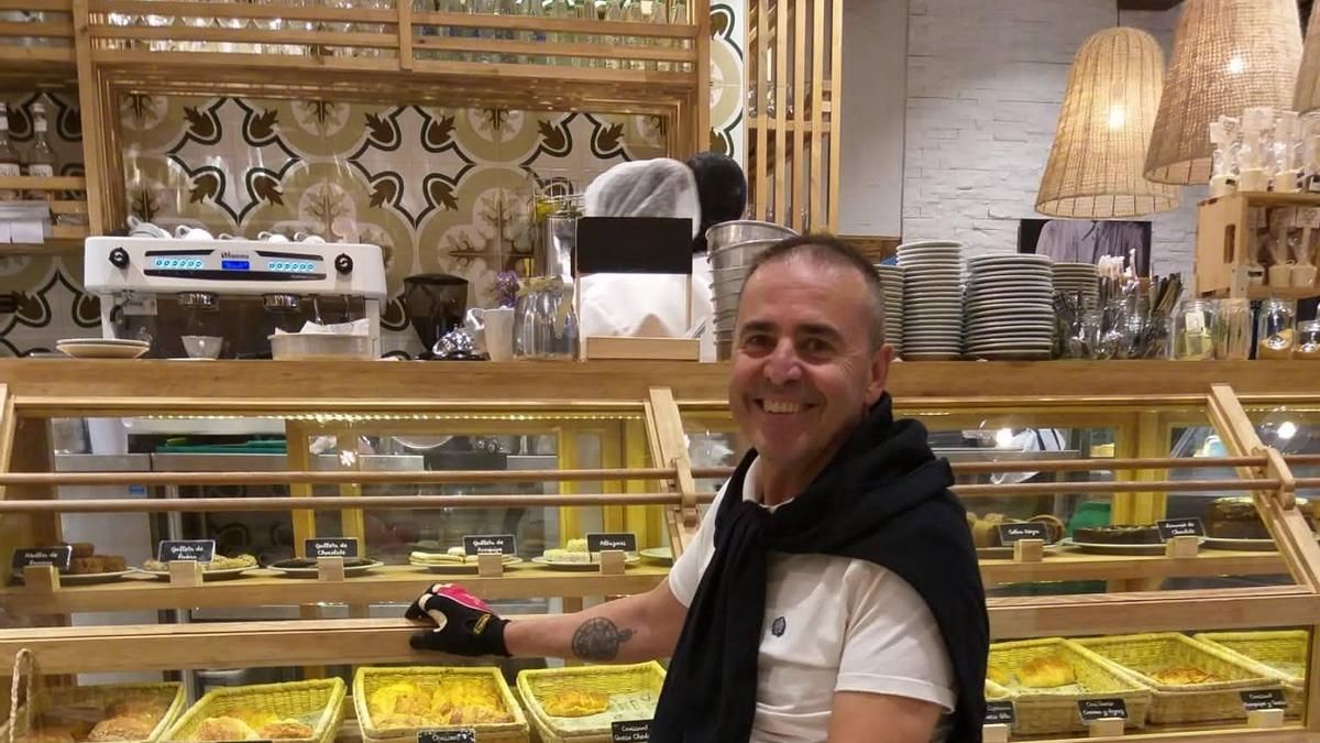 Imagen de Juan Antonio en su silla de ruedas, que recuerda la importancia de la educación vial.