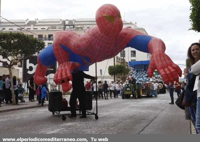 Almassora se llena de fiesta con la cabalgata