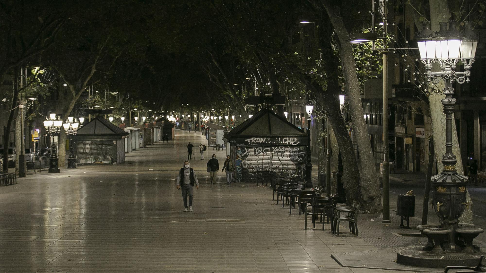 Las Rambles de Barcelona durante el pasado toque de queda nocturno