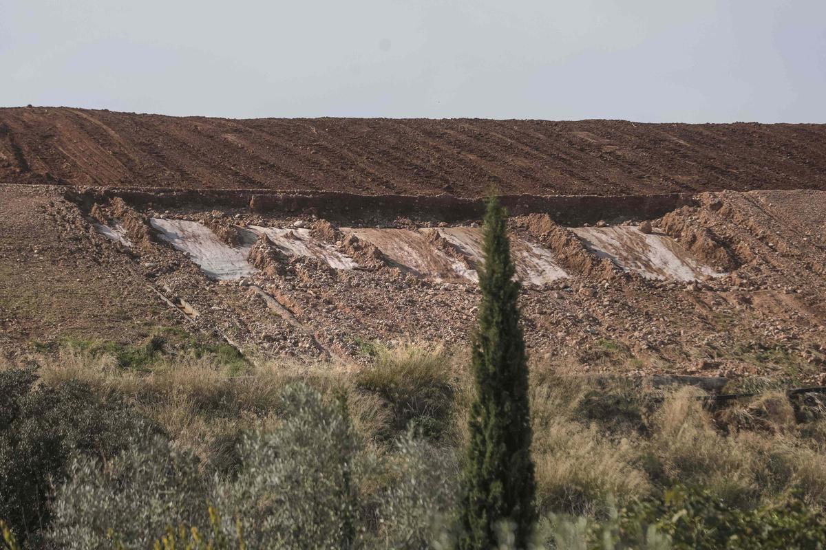 Montaña de la incineradora de Son Reus.