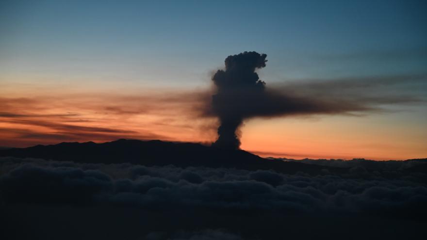 Viraliza el “hay tiempo de comer sin problema” en medio de la erupción de La Palma