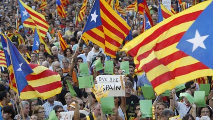 Miles de personas piden la independencia de Cataluña