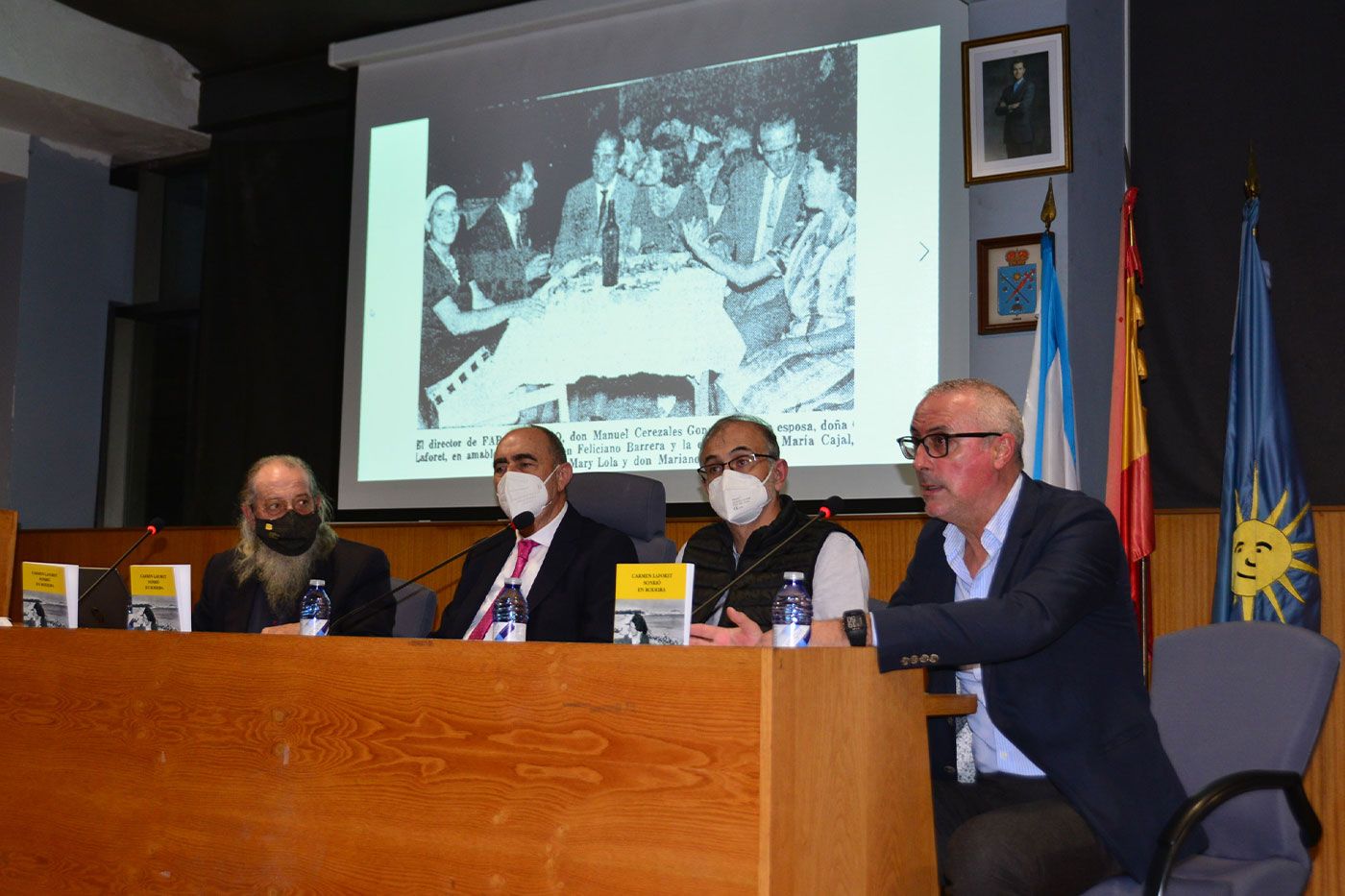 Camilo Camaño, Ceferino de Blas, Xoán Carlos Abad y Rogelio Garrido, en la presentación de "Carmen Laforet sonrió en Rodeira".