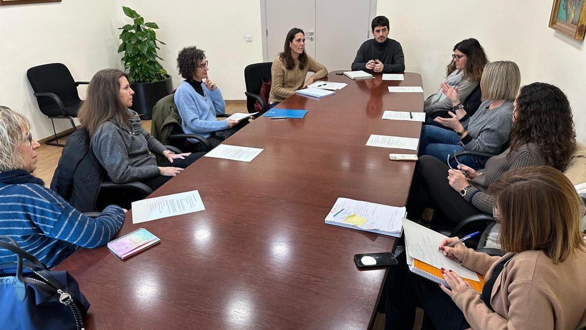 La reunió de l'Ajuntament d'Olesa amb els titulars de les farmàcies del municipi