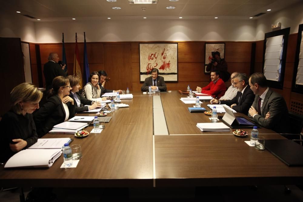 Reunión del Pacto Social en la sede de la Presidencia del Principado