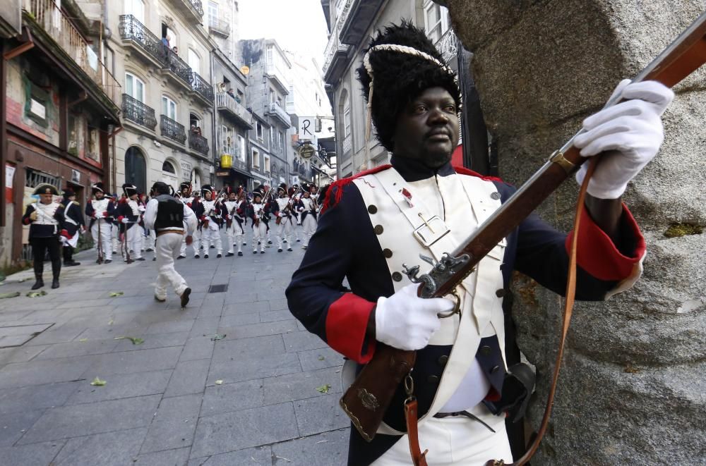 La representación de la Reconquista de Vigo vuelve a abarrotar las calles del Casco Vello de miles de vigueses