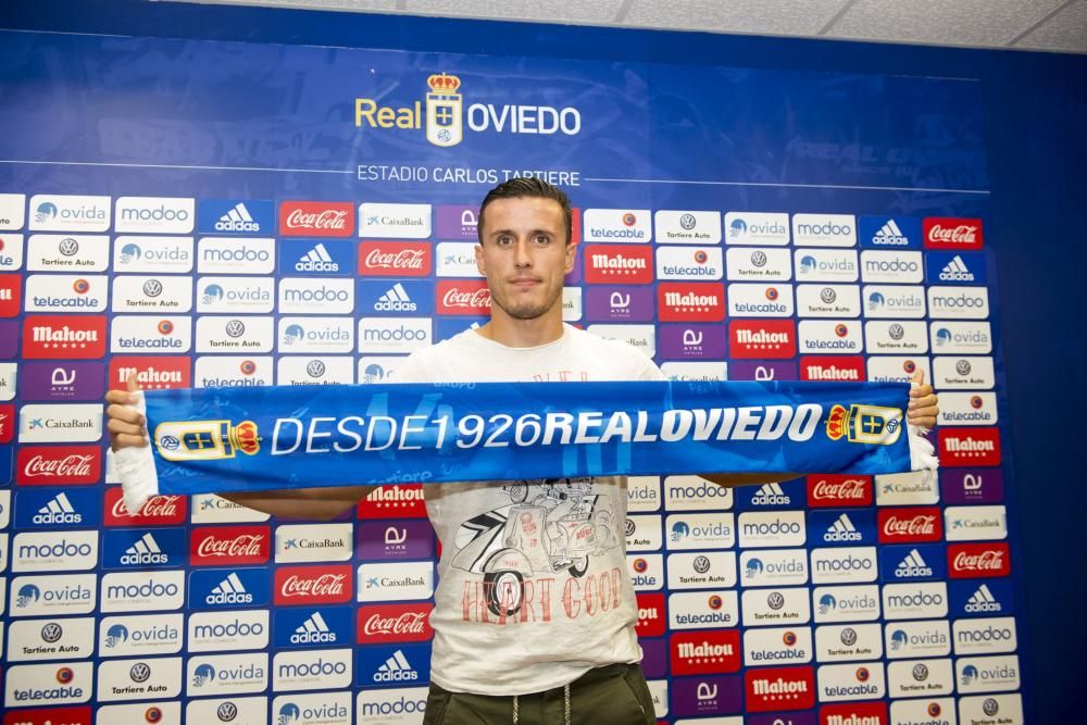 Presentación de Christian Fernández como nuevo jugador del Real Oviedo