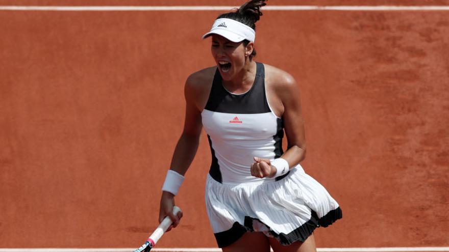 Muguruza celebra el pase a la siguiente ronda en París.