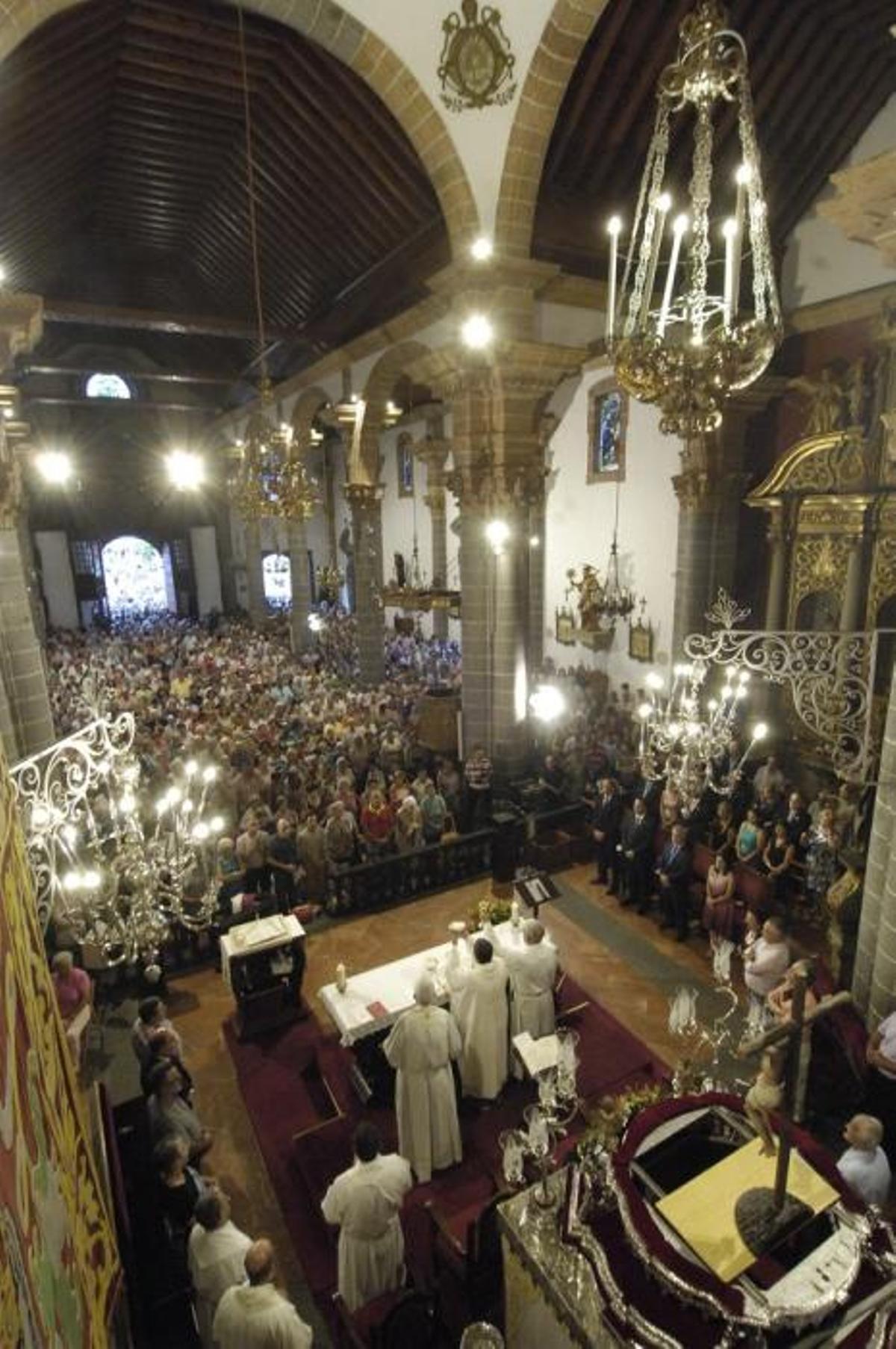 BAJADA DE LA VIRGEN DEL PINO DE SU CAMERIN