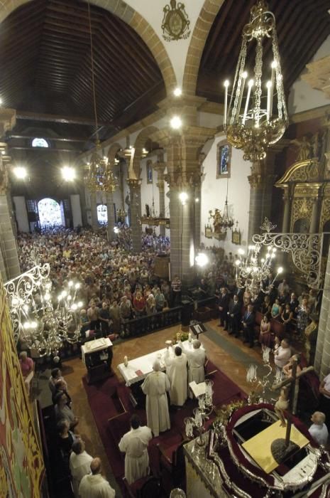 BAJADA DE LA VIRGEN DEL PINO DE SU CAMERIN