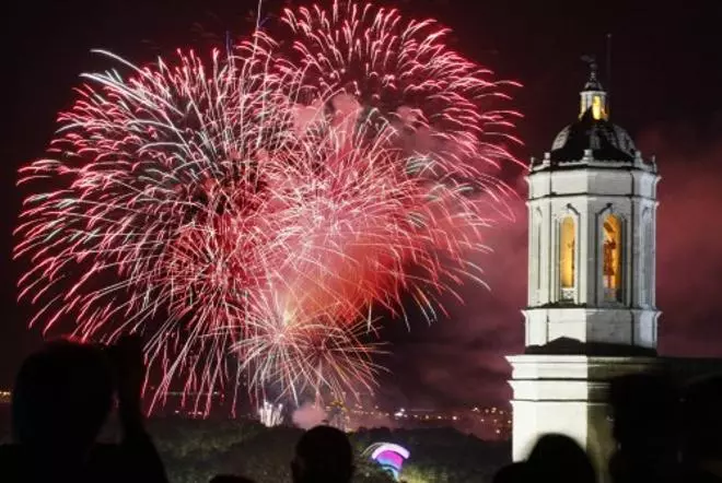 El castell de focs tanca les festes de Girona 2013
