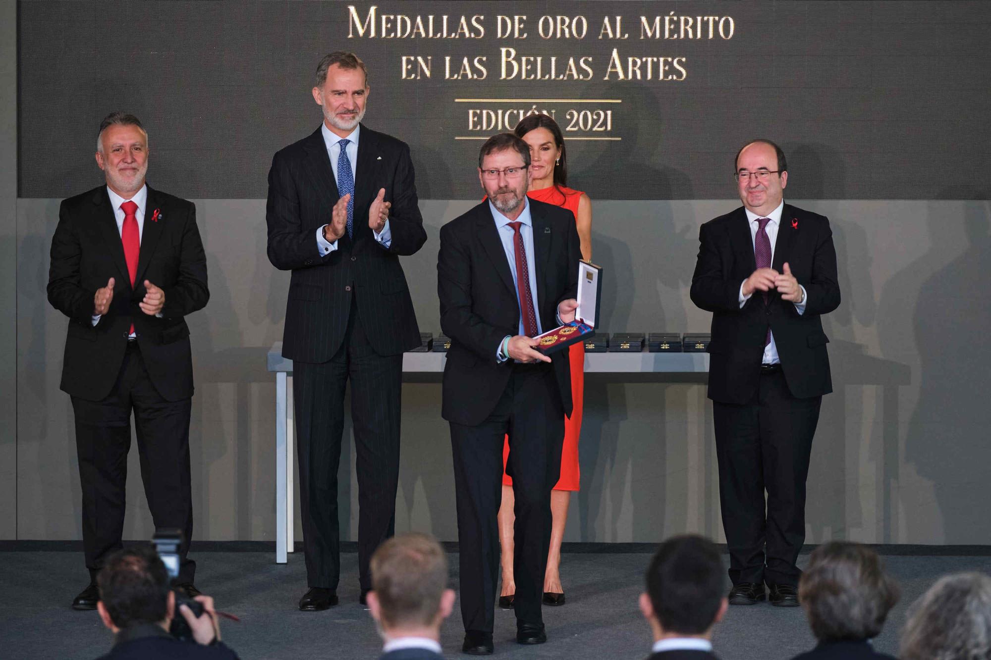 Los Reyes entregan en las Islas las Medallas de Oro al Mérito en las Bellas Artes a 32 personalidades de la cultura