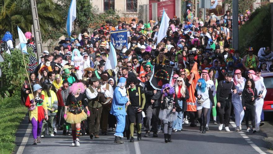 O Hío se disfraza de color, música, fiesta y alegría