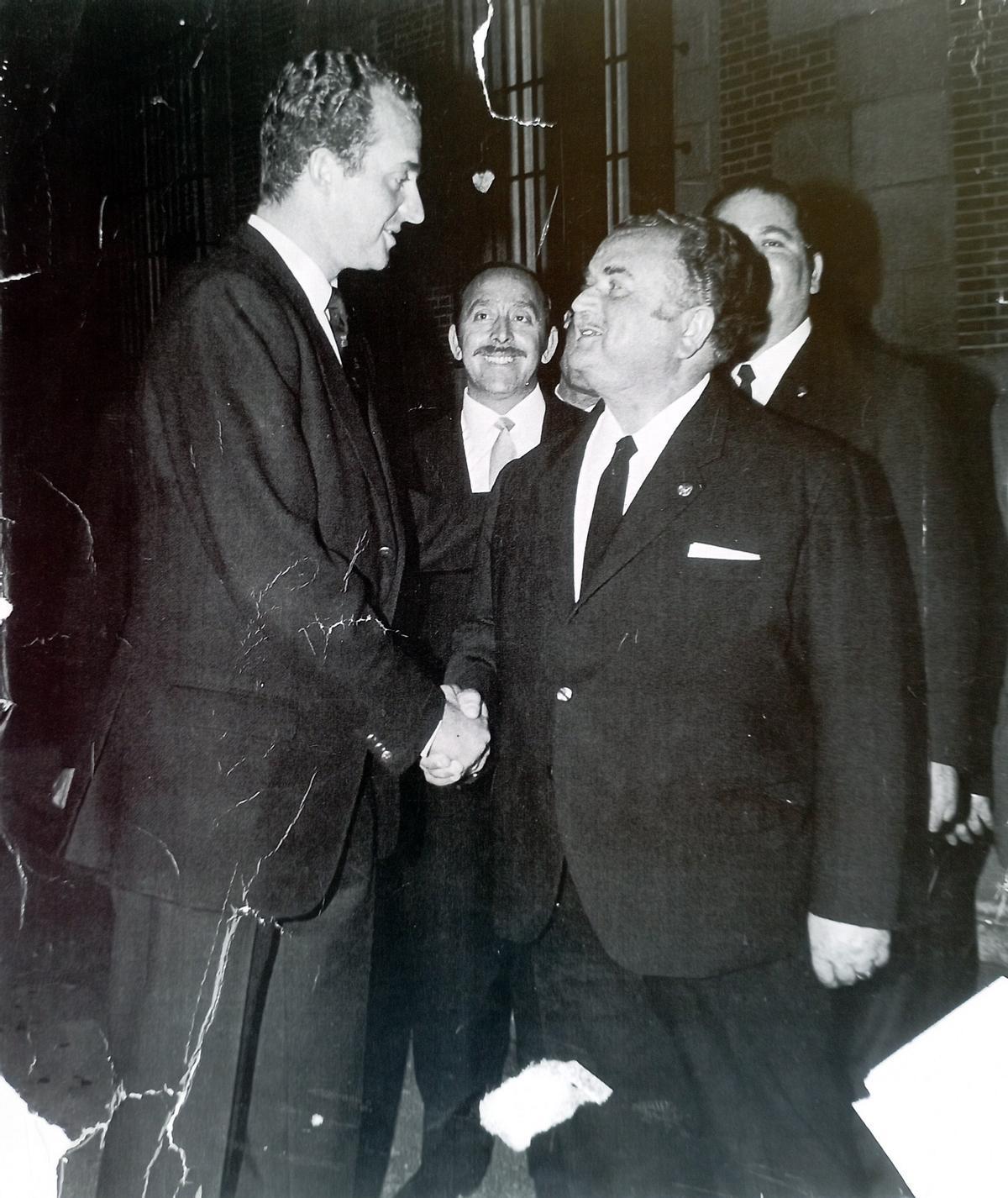 Pepe Bravo, con el príncipe Juan Carlos en 1972