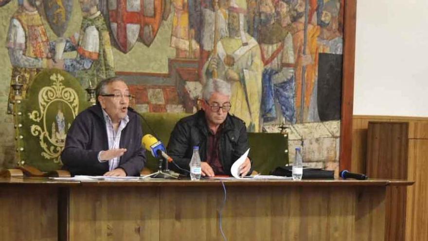 Portavoces de la Defensa de la Sanidad, ayer en Benavente.